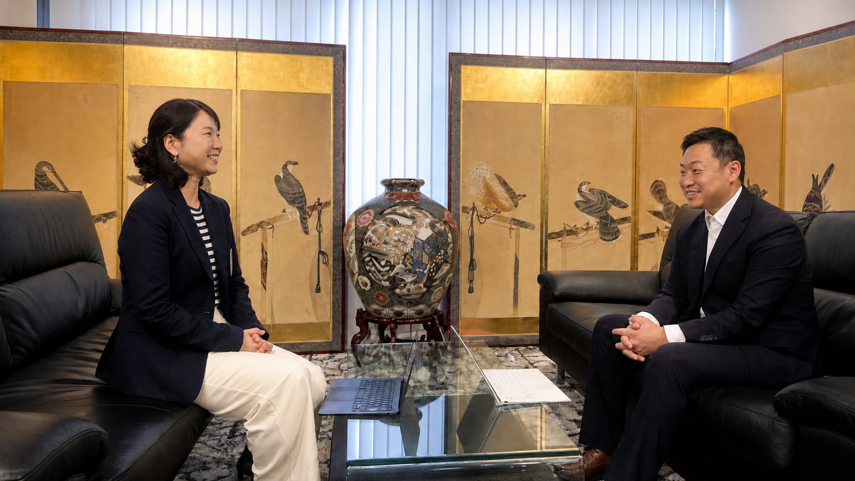 横長に補正した株式会社NO NAME 安間信裕氏と株式会社FrankPR 松尾真希氏の対談風景